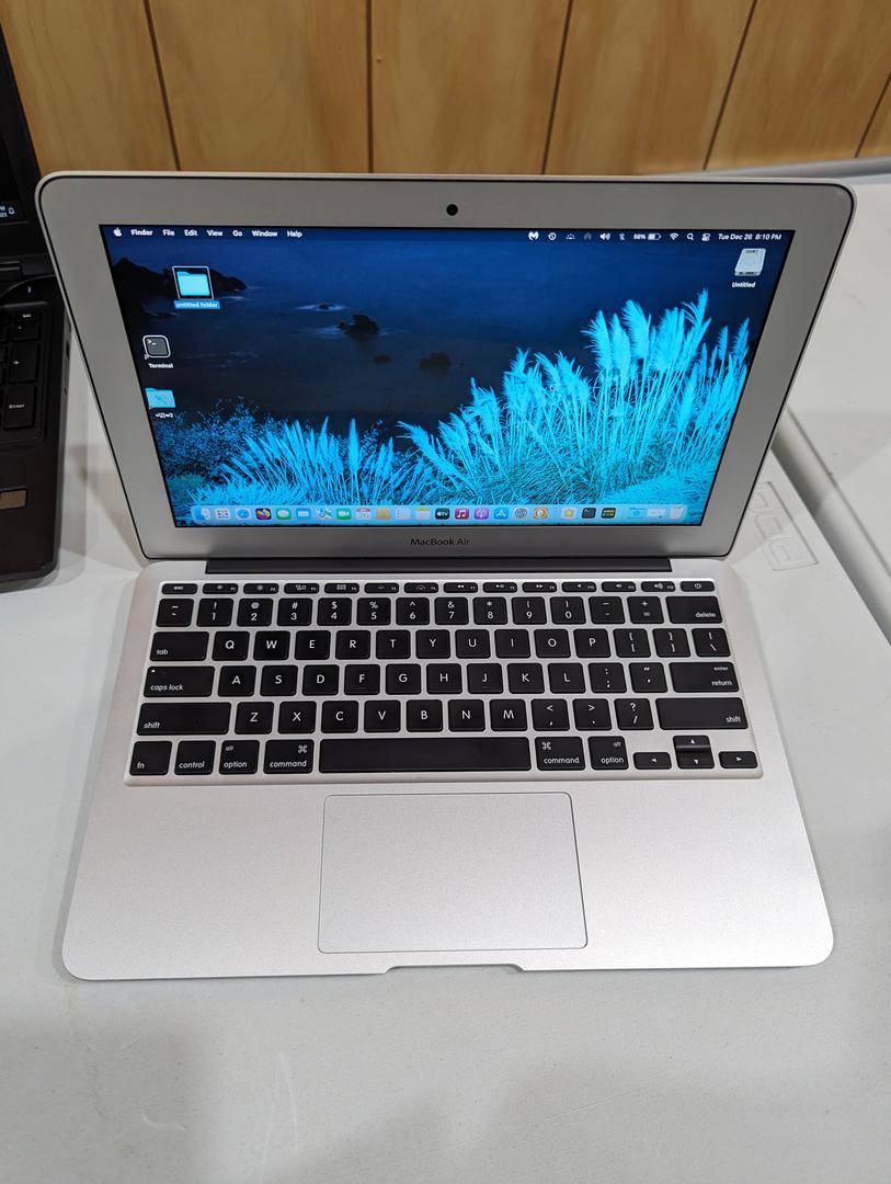 MacBook Air 2015 - 11", color Silver