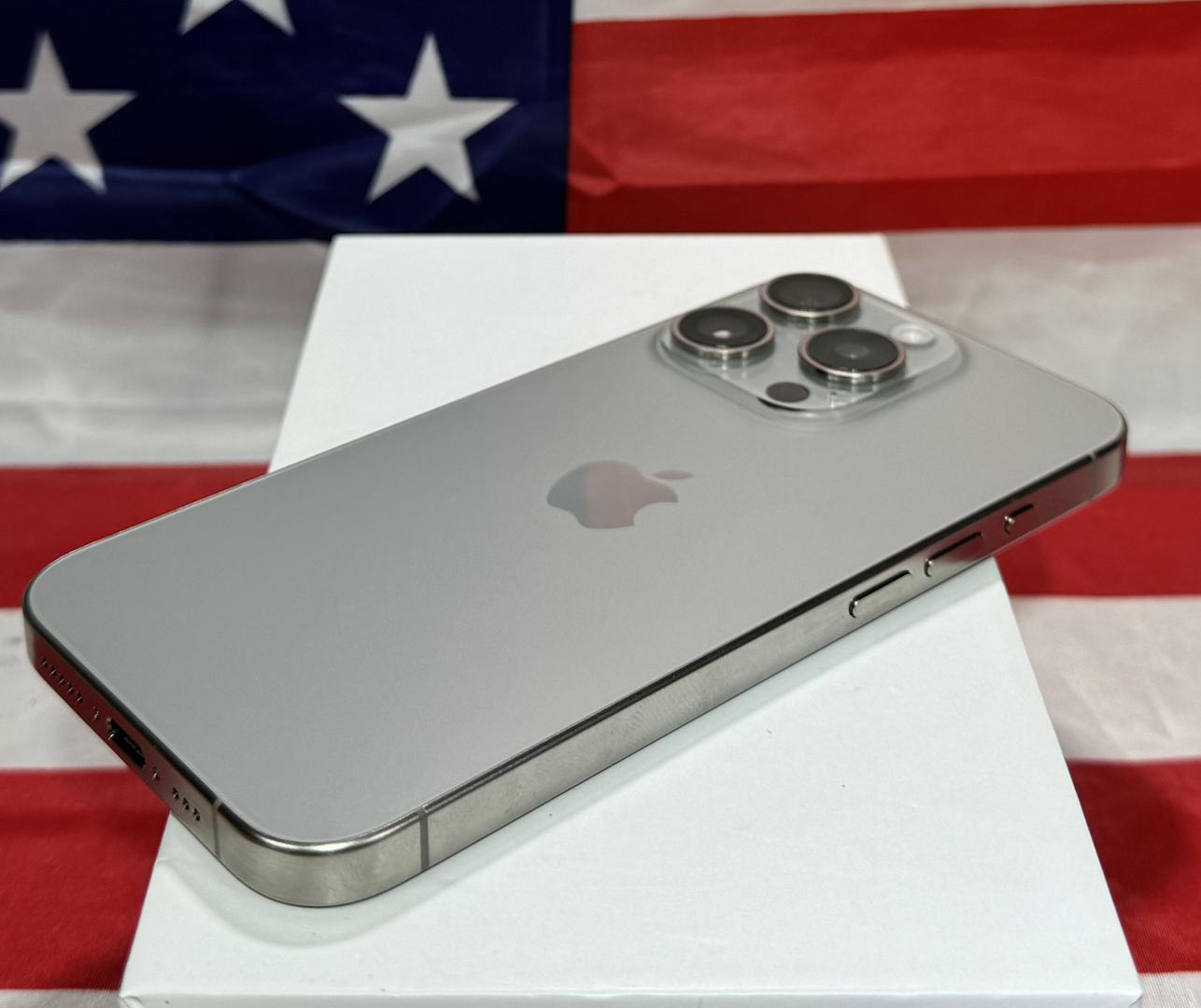 Apple iPhone 15 Pro, color Natural