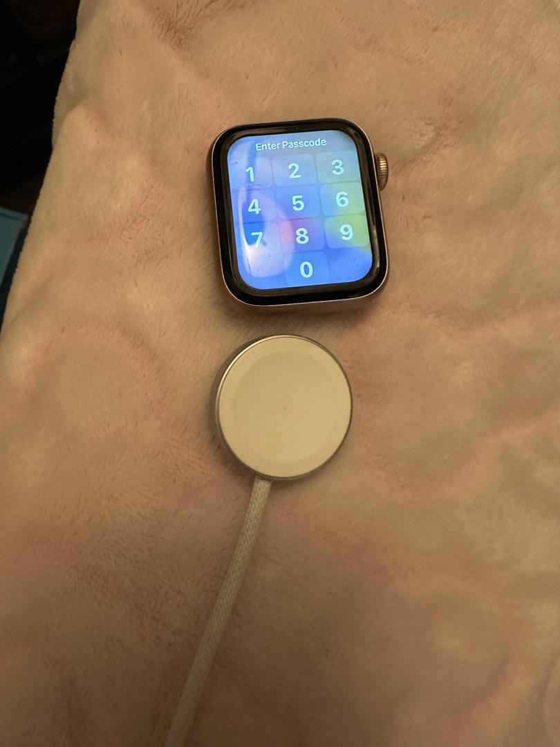 Apple Watch Series 6 40mm, color Gold