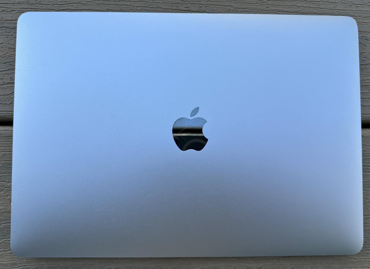 MacBook Pro 2019 - 13", color Gray