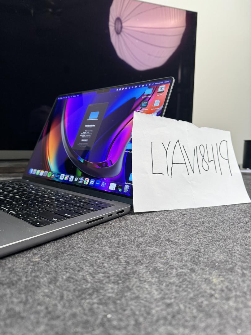 MacBook Pro 2021 - 14", color Gray