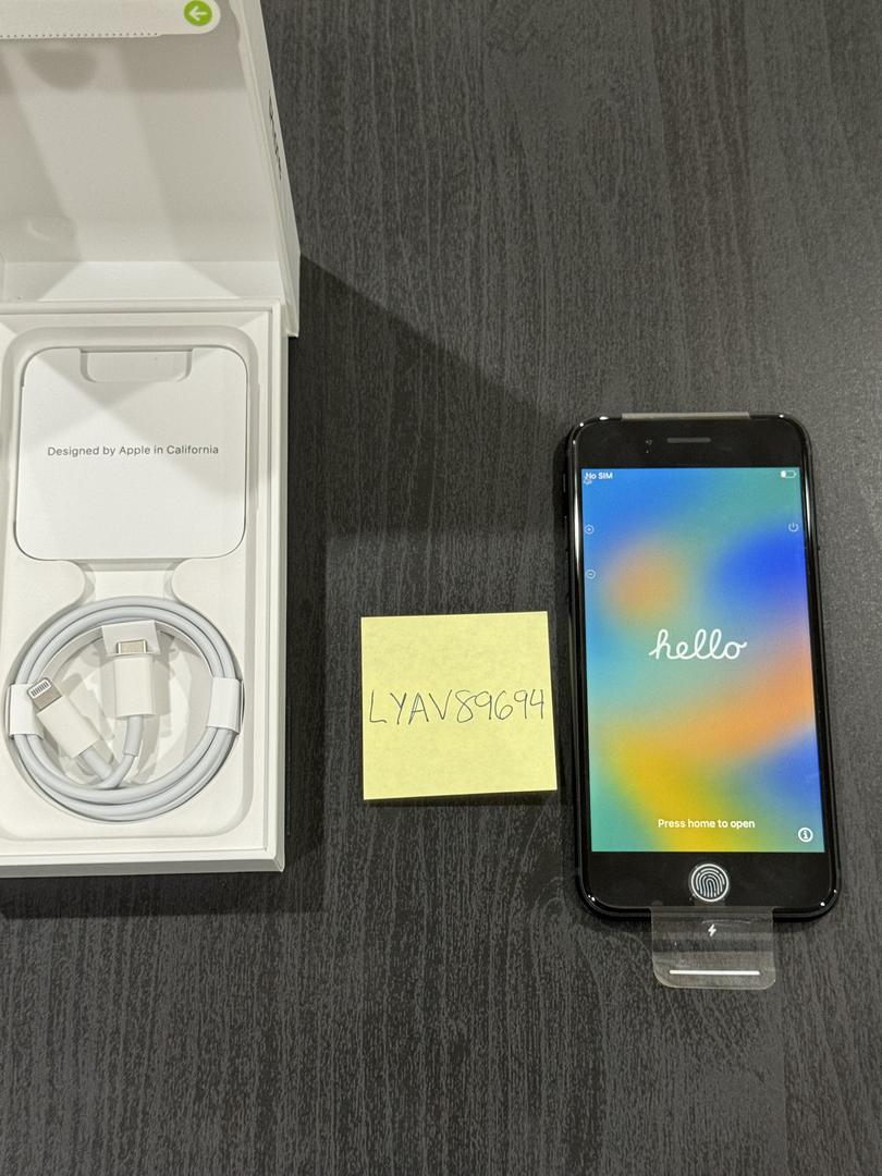 Apple iPhone SE 3rd Gen 2022, color Midnight