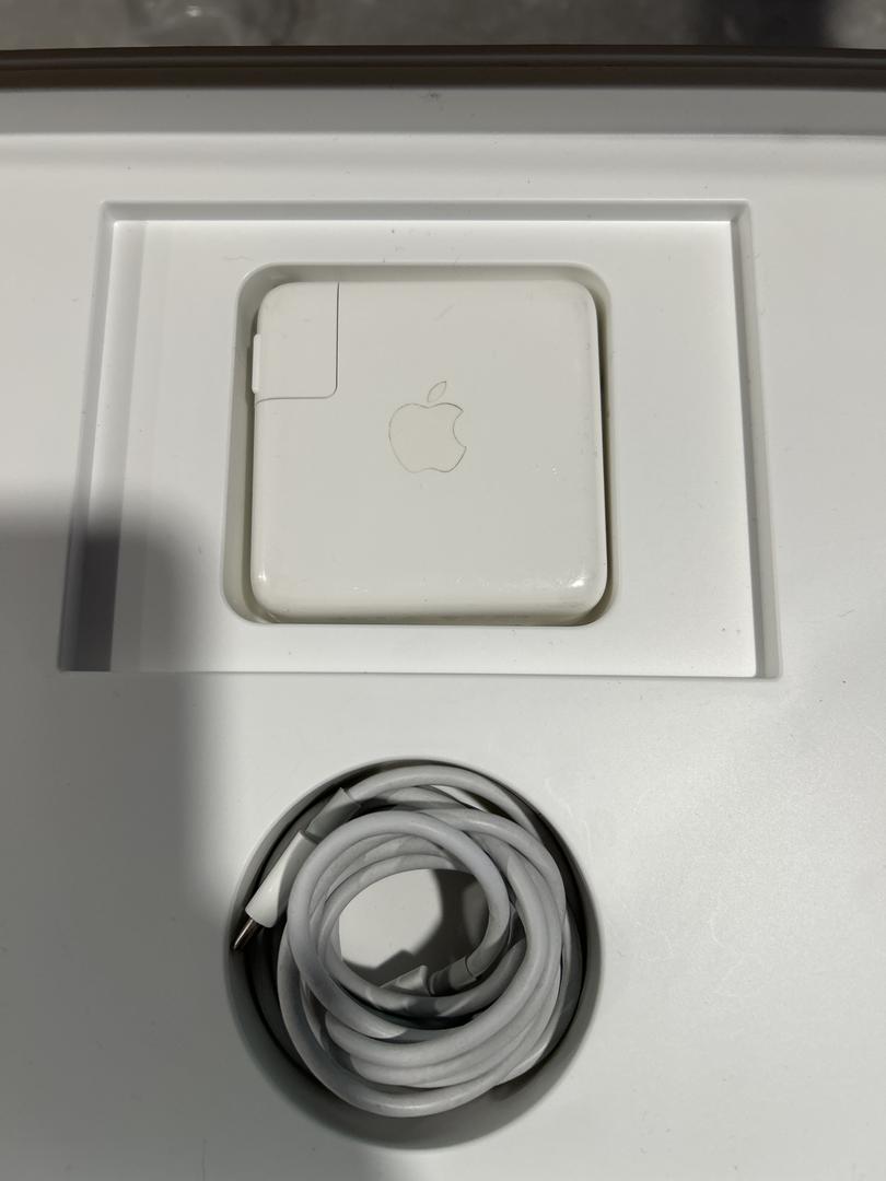 MacBook Pro 2019 - 13", color Gray