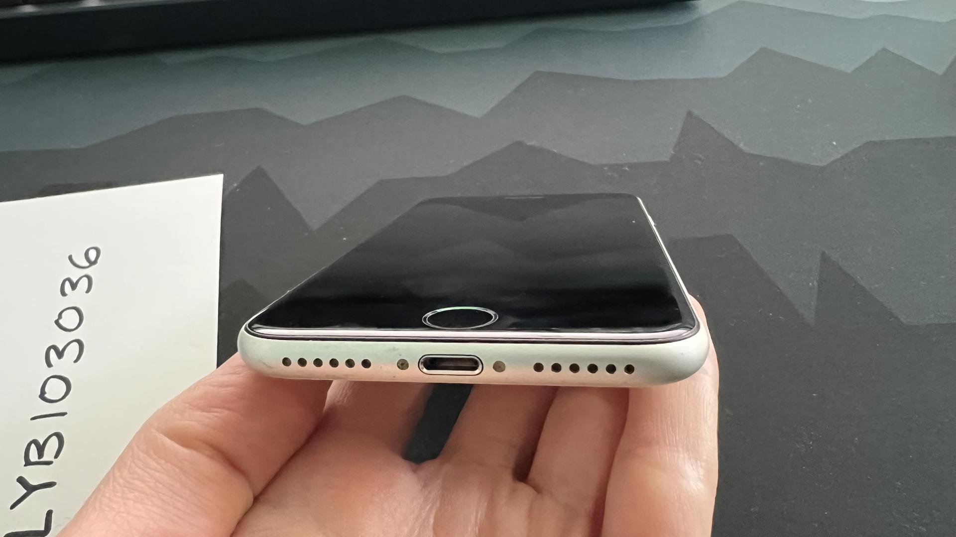 Apple iPhone SE 2nd Gen 2020, color White