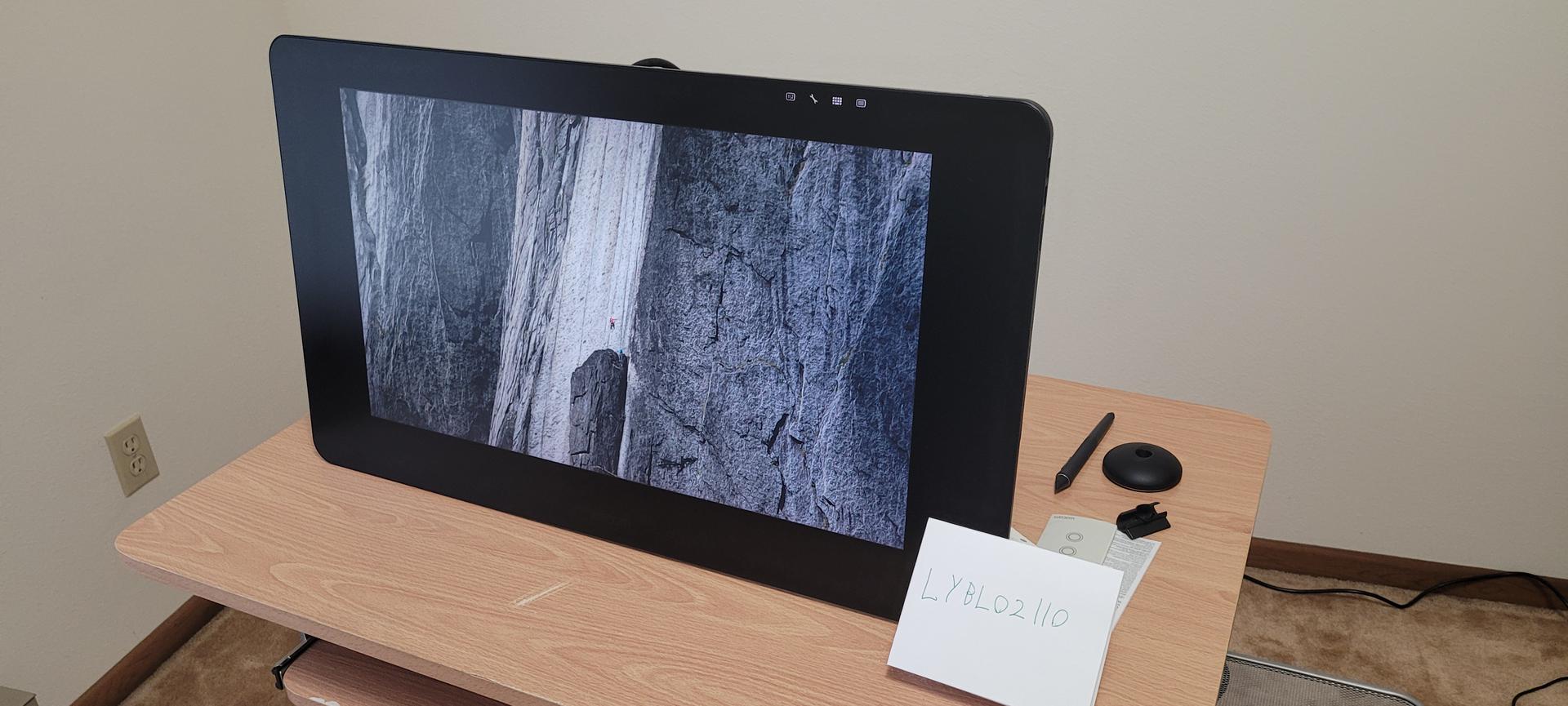 Wacom Cintiq Pro 24, color