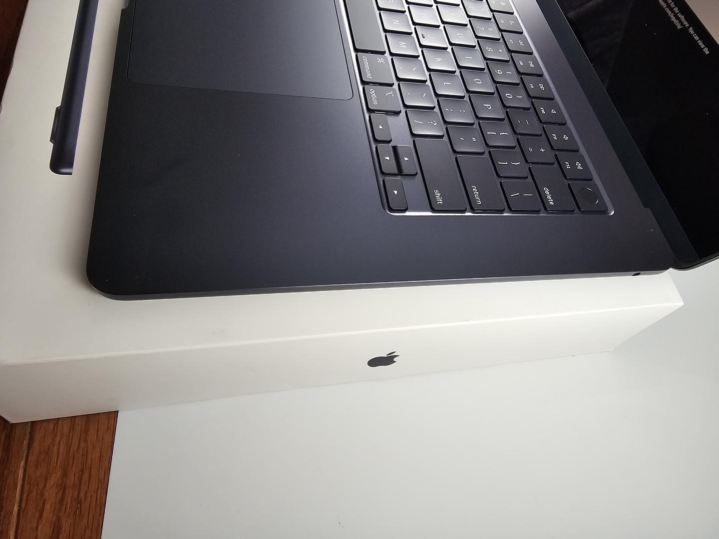 MacBook Air 2023 - 15", color Midnight
