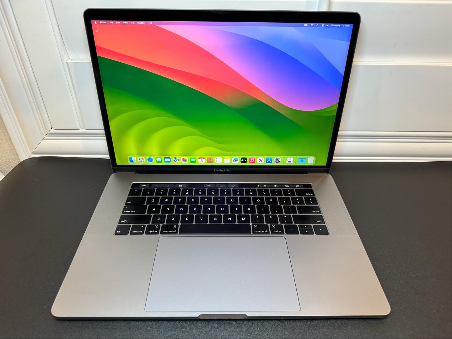 MacBook Pro 2018 (With Touch Bar) - 15", color Gray
