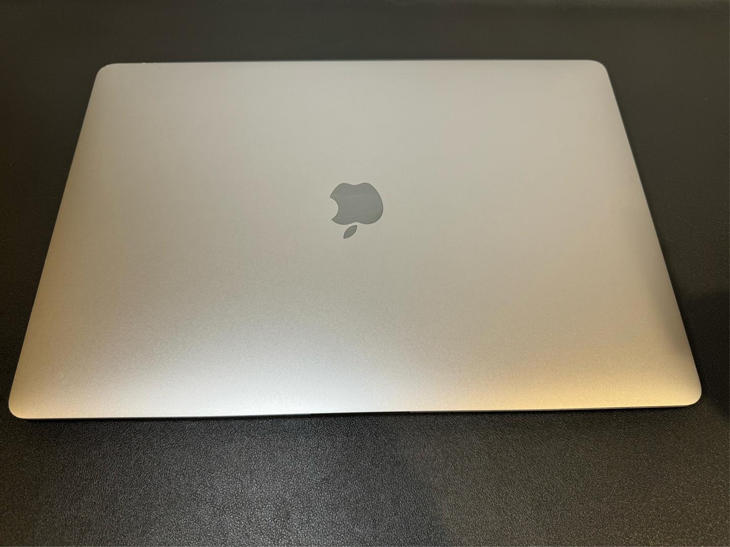 MacBook Pro 2018 (With Touch Bar) - 15", color Gray