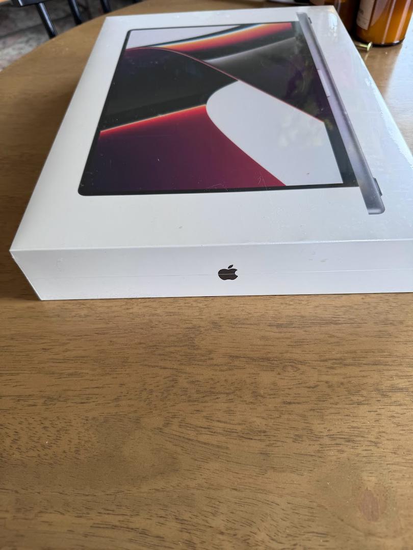 MacBook Pro 2021 - 16", color Gray
