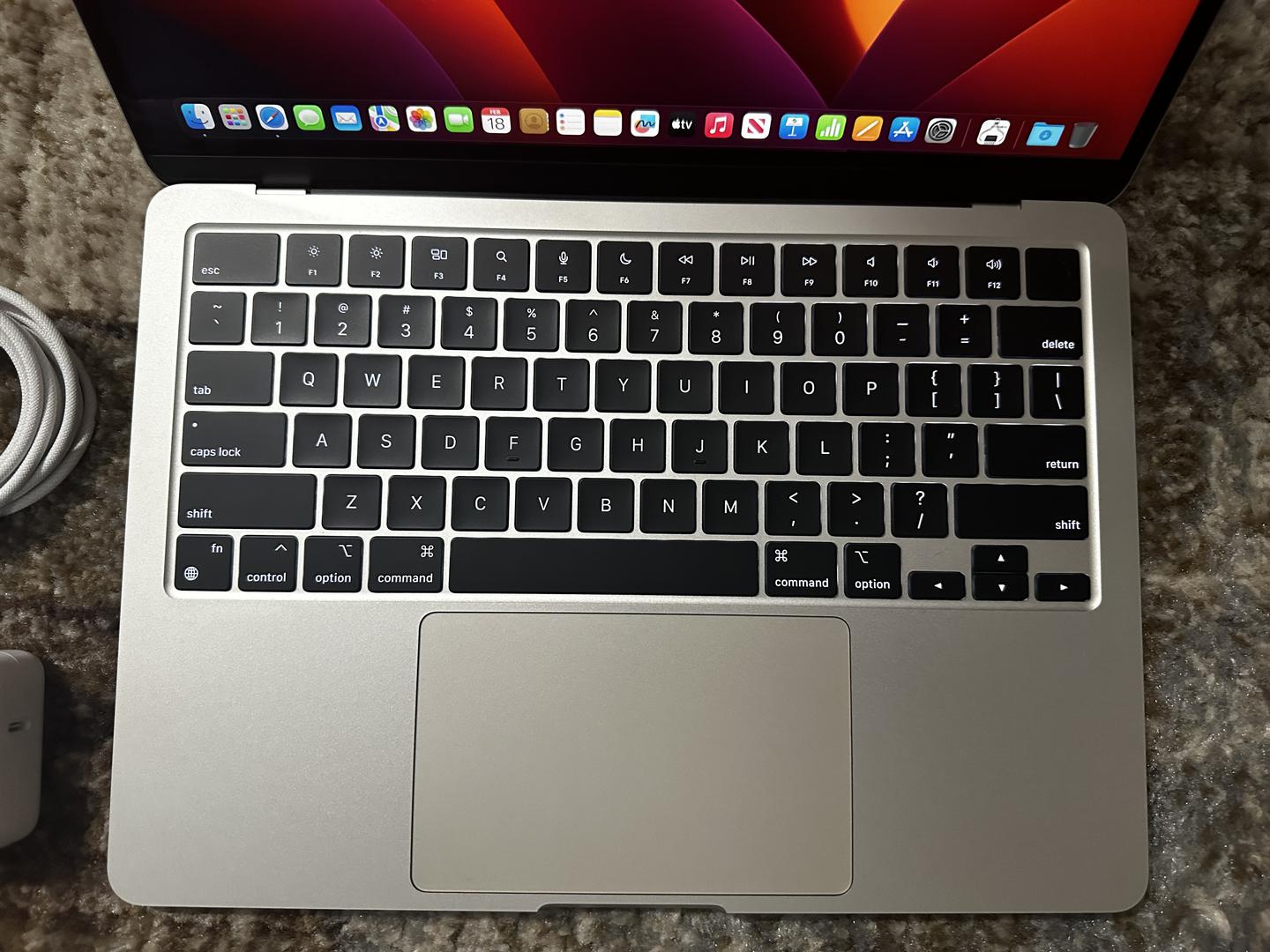 MacBook Air 2022 - 13", color Starlight