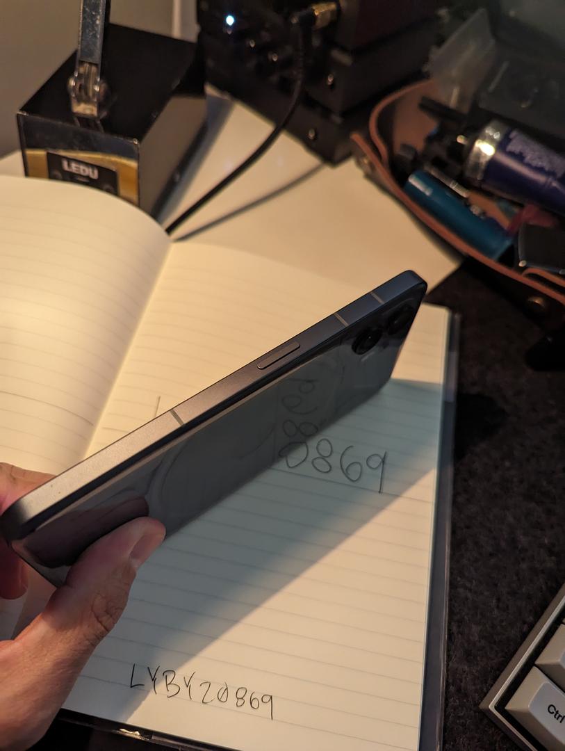 Nothing Phone (2), color Gray