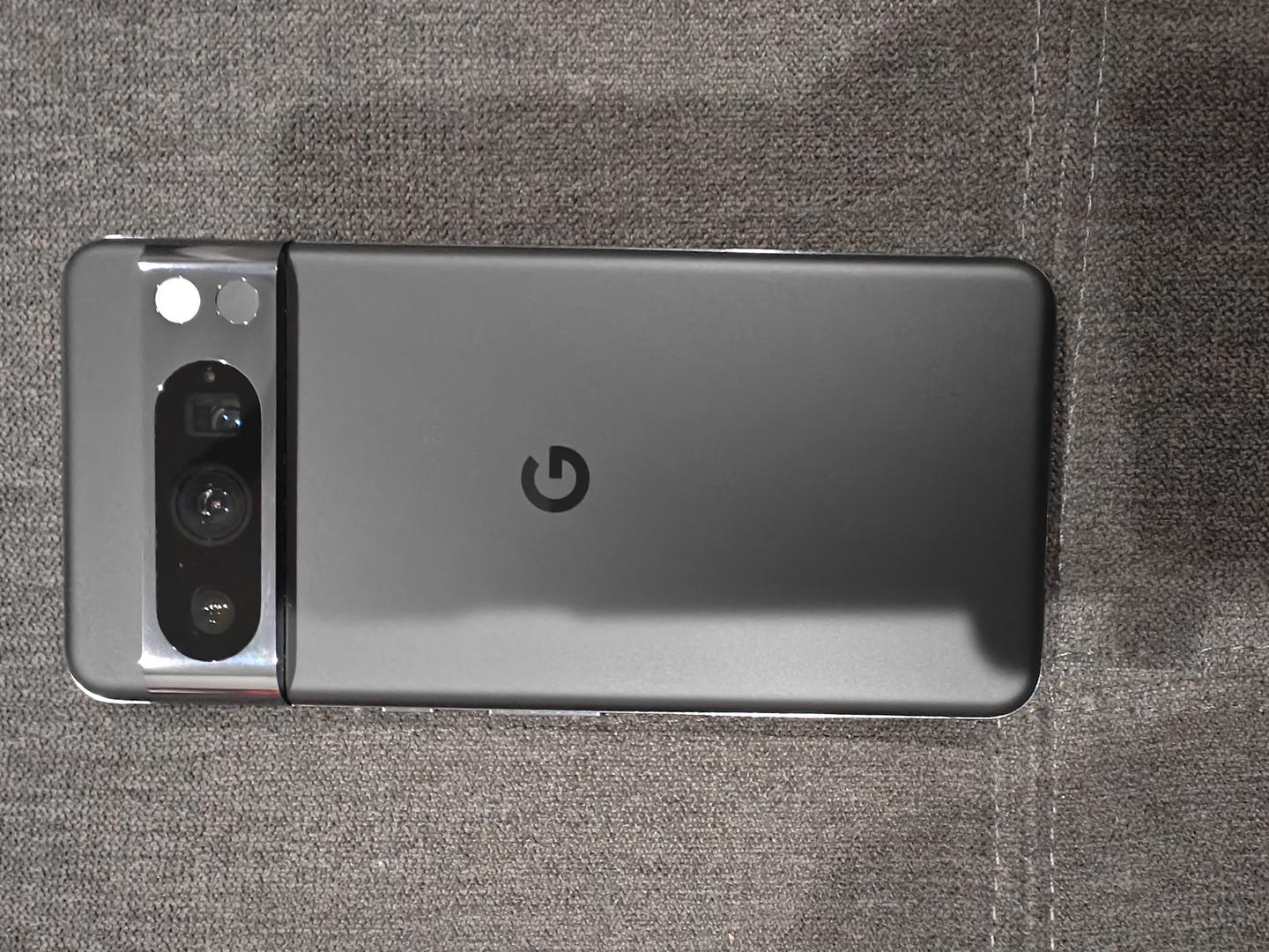 Google Pixel 8 Pro, color Obsidian