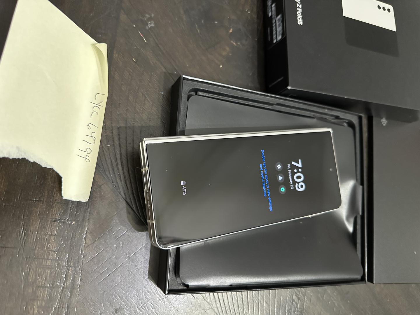 Samsung Galaxy Z Fold5, color Cream