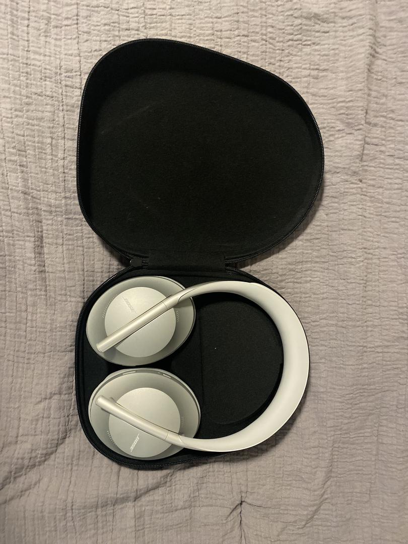 Bose Noise Cancelling Headphones 700 - Silver - LYCD20509 - Swappa