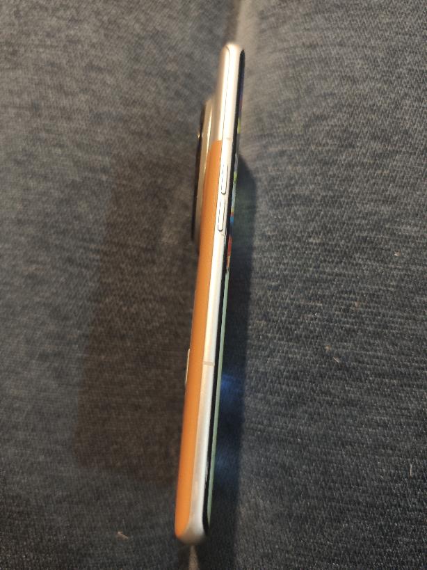 Oppo Find X6 Pro, color Brown