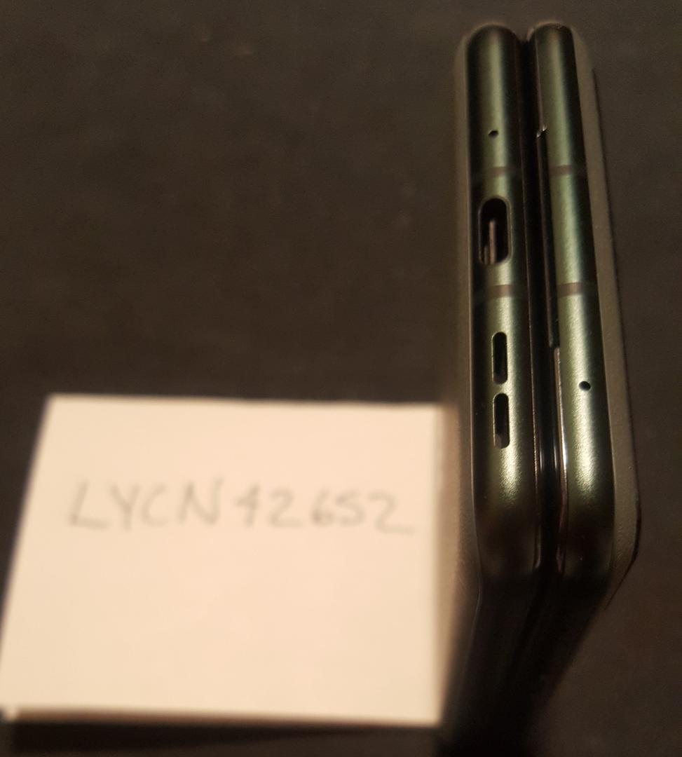 Motorola Razr (2023), color Sage