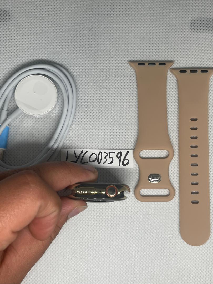 Apple Watch Series 8 41mm Unlocked, Gold, A2772 Cellular, Stainless