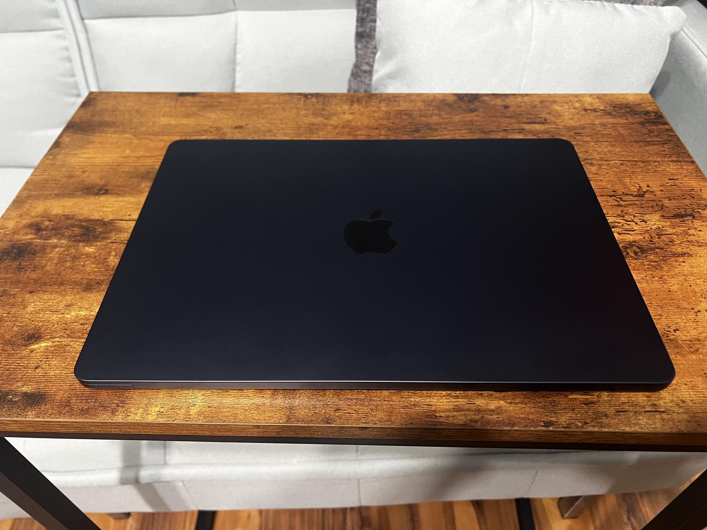 MacBook Air 2023 - 15", color Midnight
