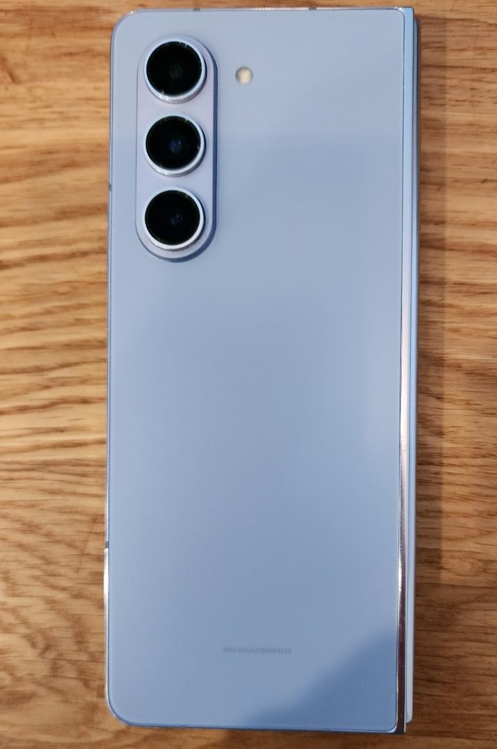 Samsung Galaxy Z Fold5, color Icy Blue