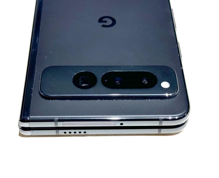 Google Pixel Fold G9FPL 12/256GB - DIFETTOSO (Schermo Non Funziona) - Per Ricambi