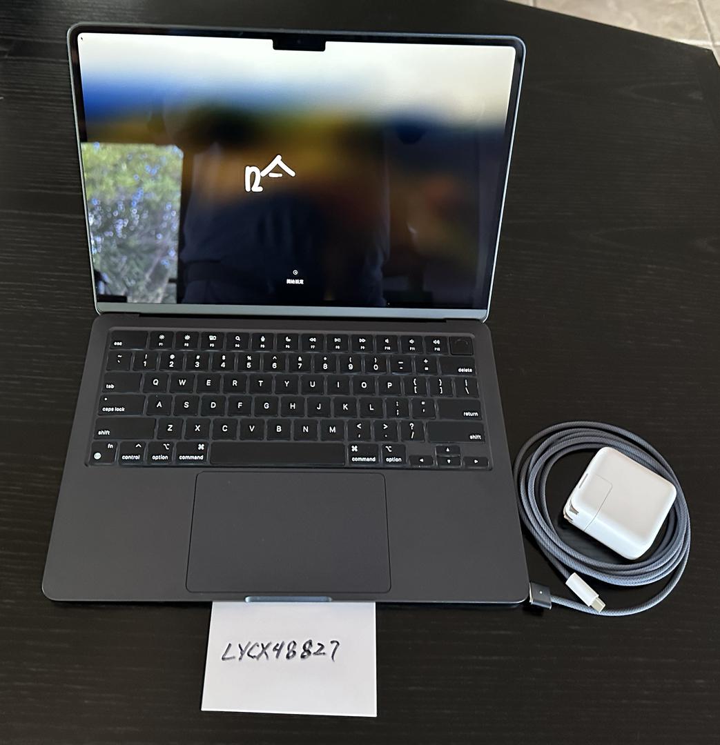 MacBook Air 2022 - 13", color Midnight