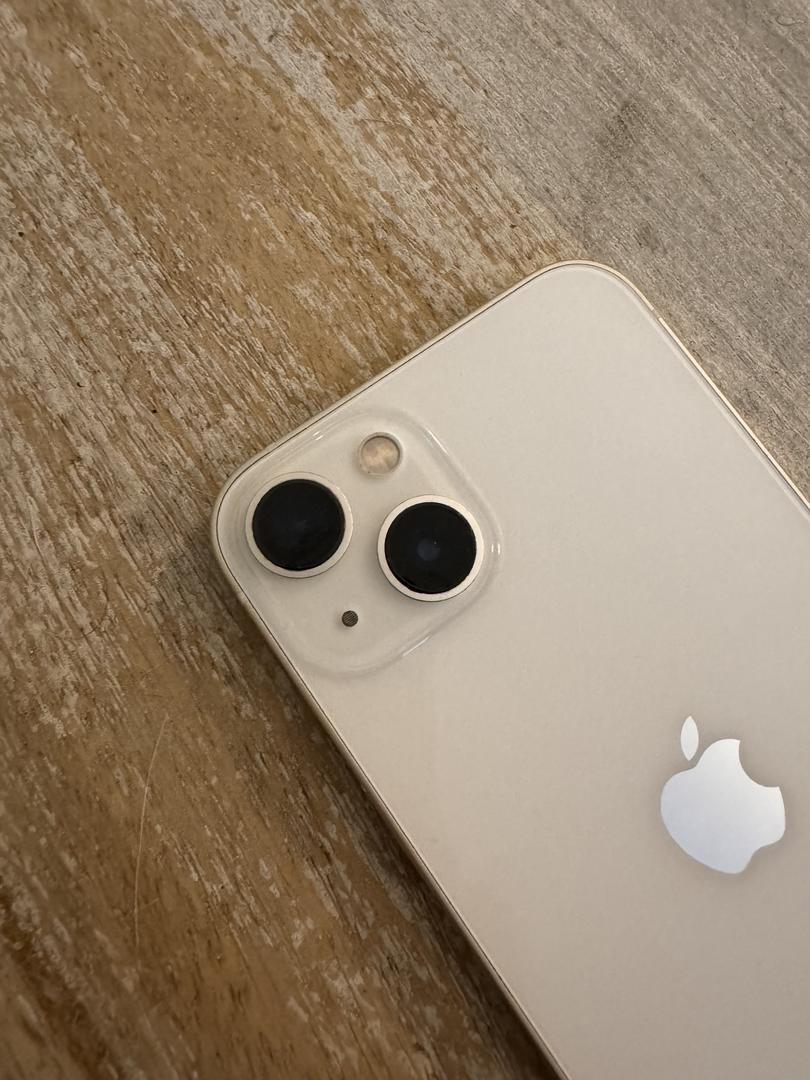 Apple iPhone 13, color Starlight