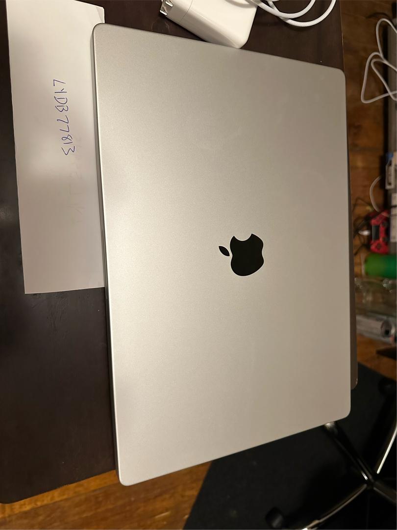 MacBook Pro Late 2023 (M3) - 16", color Silver