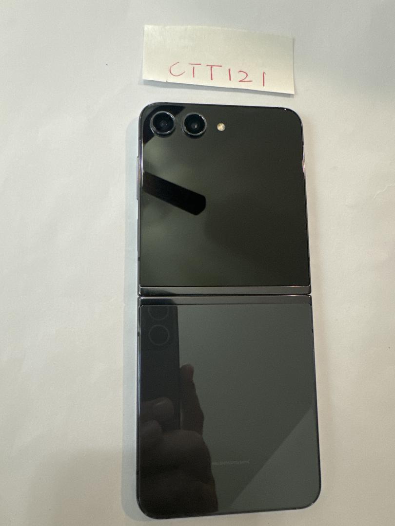 Samsung Galaxy Z Flip5, color Graphite
