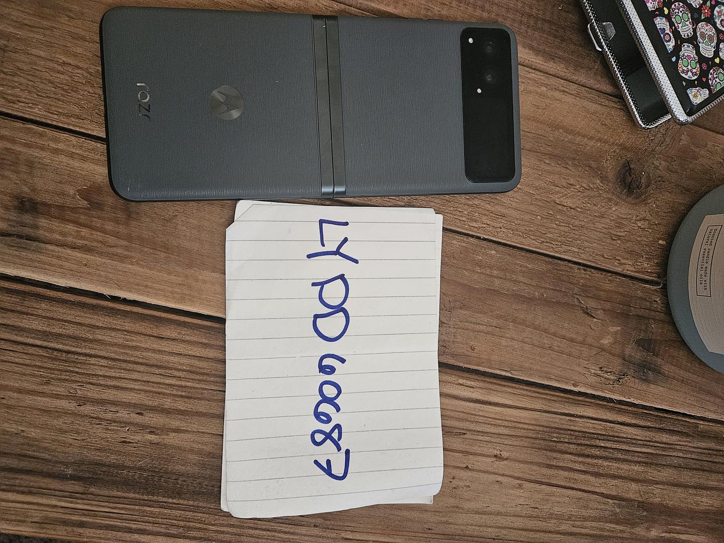 Motorola Razr (2023), color Sage