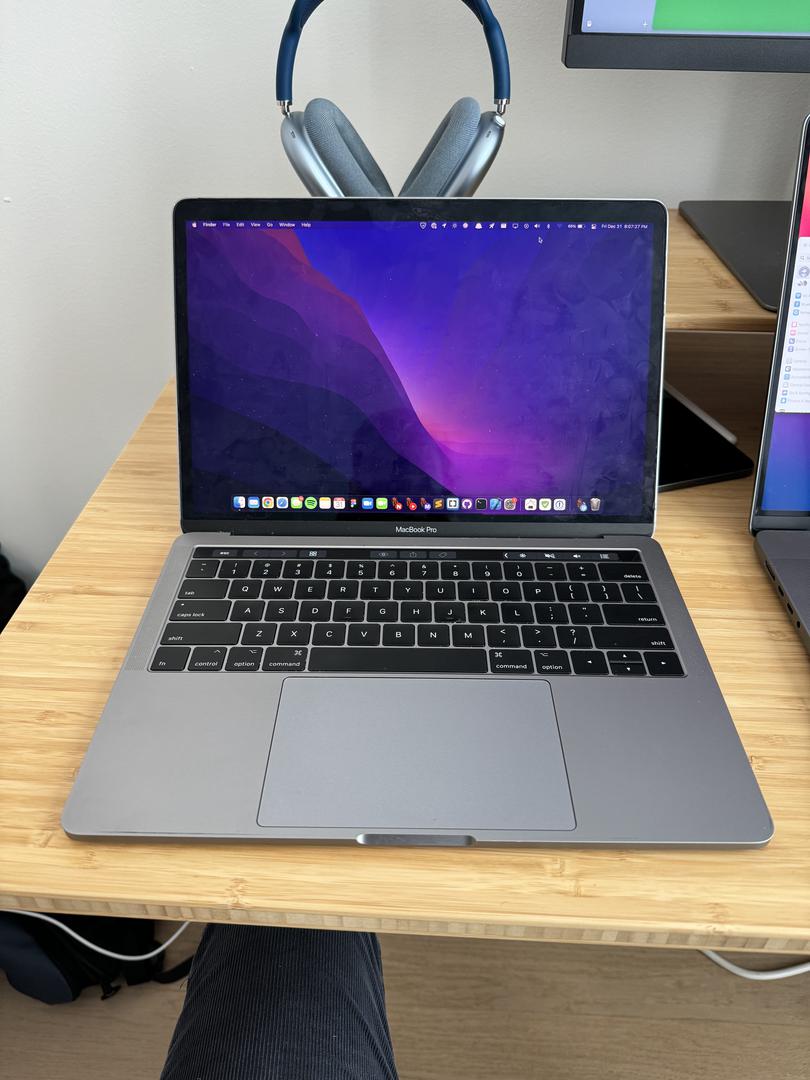 MacBook Pro 2016 (With Touch Bar) - 13 inch - Guide, Specs