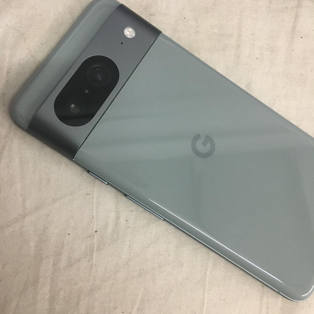 Google Pixel 8, color Hazel