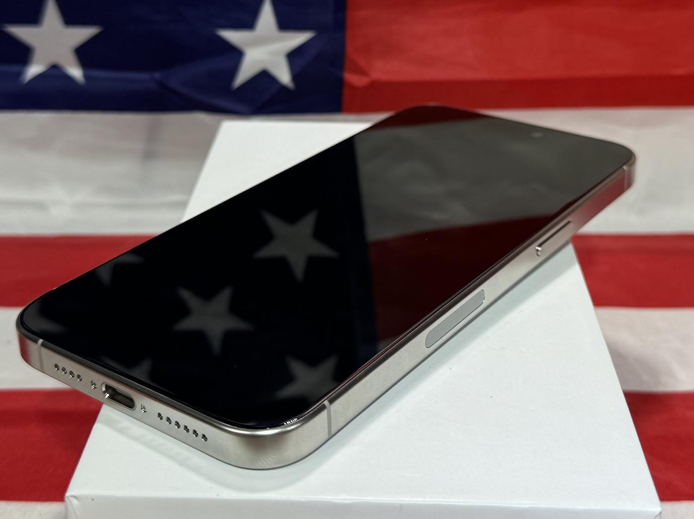 Apple iPhone 15 Pro Max, color White