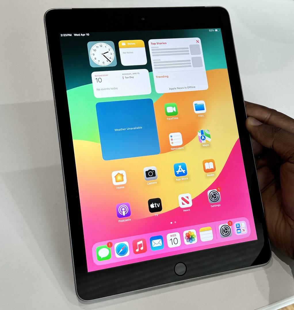 Apple iPad 6th Gen, color Gray