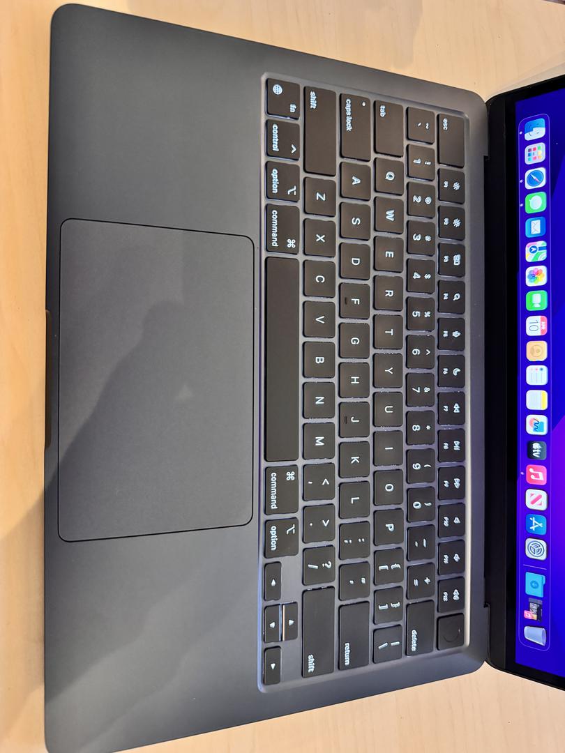 MacBook Air 2022 - 13", color Midnight