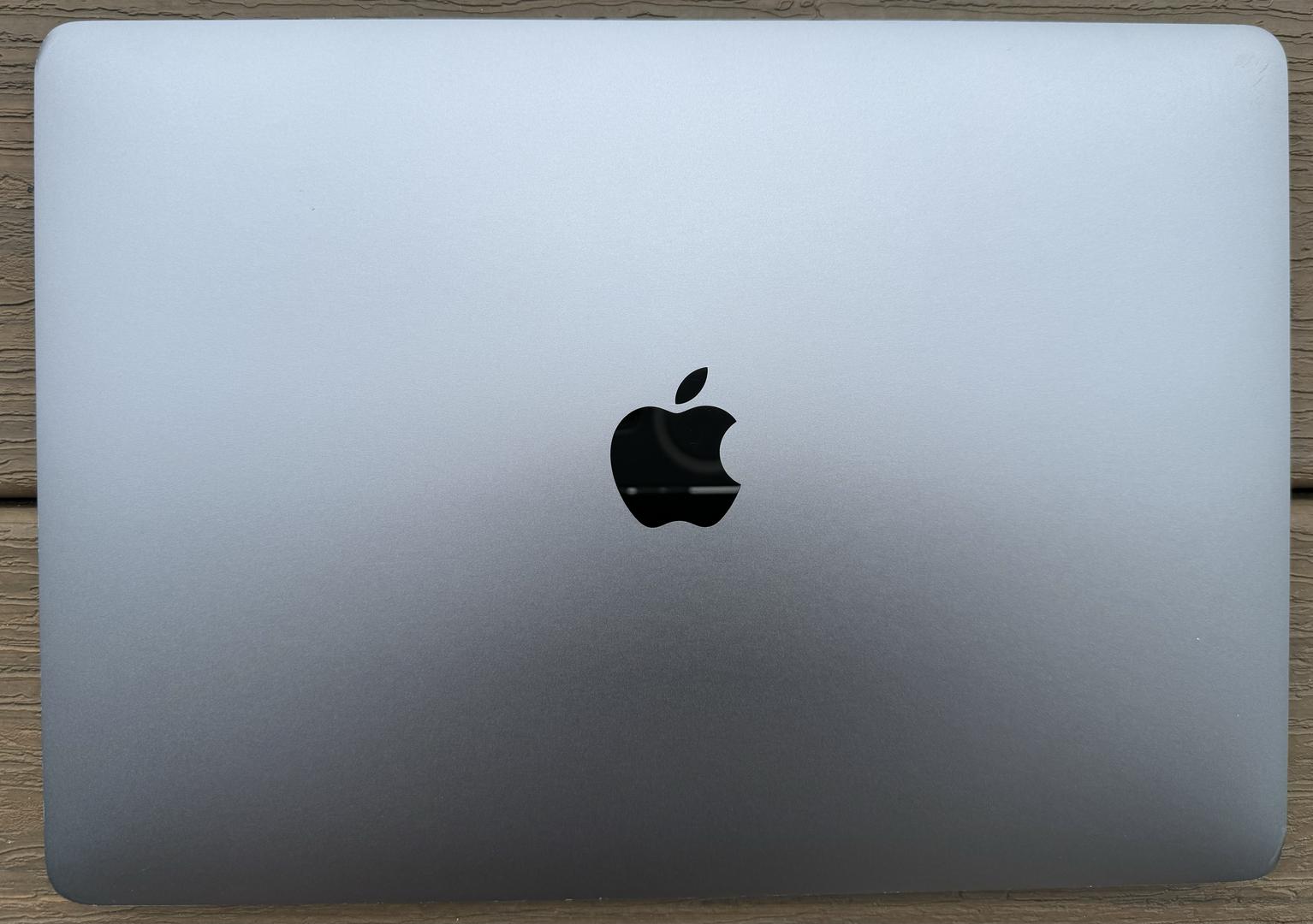MacBook Pro 2016 (With Touch Bar) - 13 inch - Guide, Specs