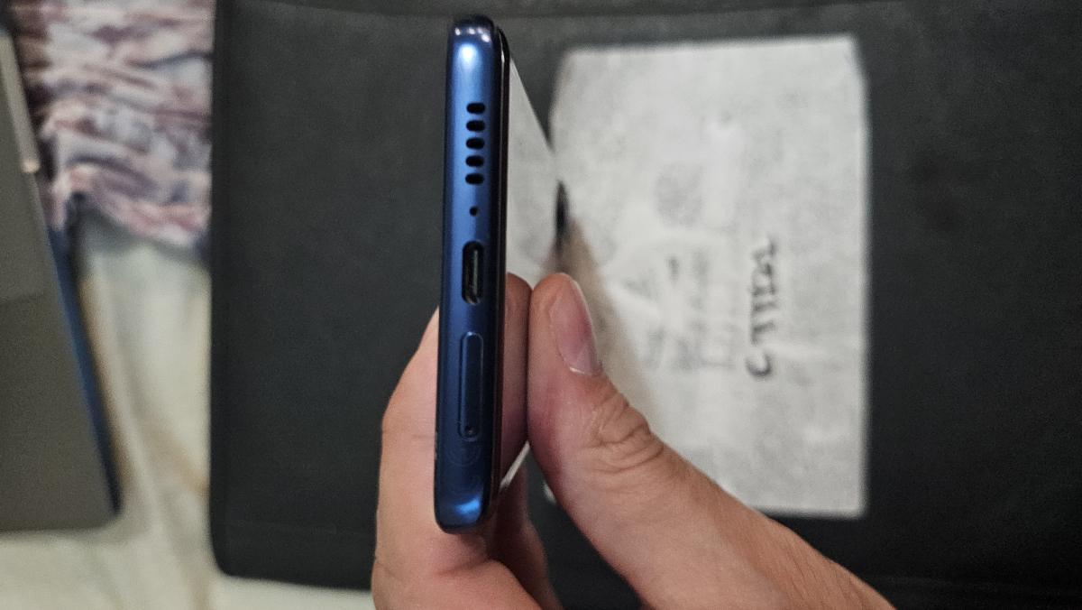 Motorola Edge (2021), color Navy Blue