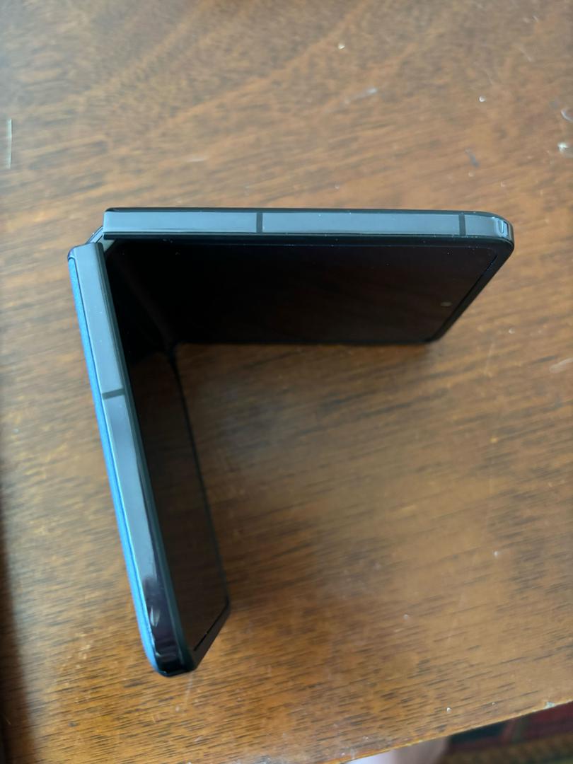 Oppo Find N2 Flip, color Black