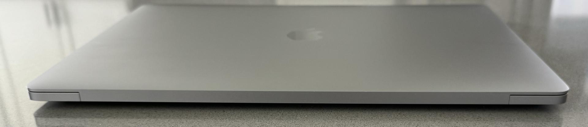 MacBook Pro 2019 - 16", color Gray