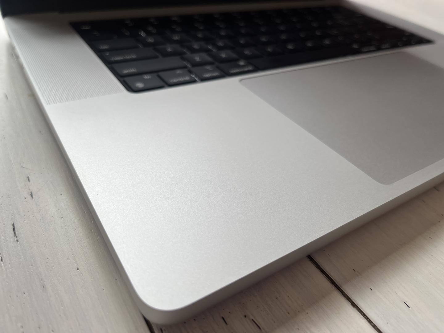 MacBook Pro Late 2023 (M3) - 16", color Silver