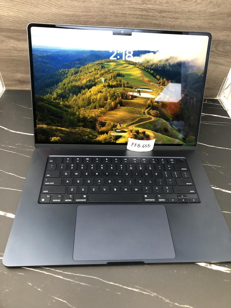MacBook Air 2023 - 15", color Midnight