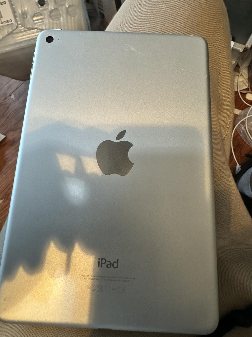Apple iPad Mini 4, color Silver