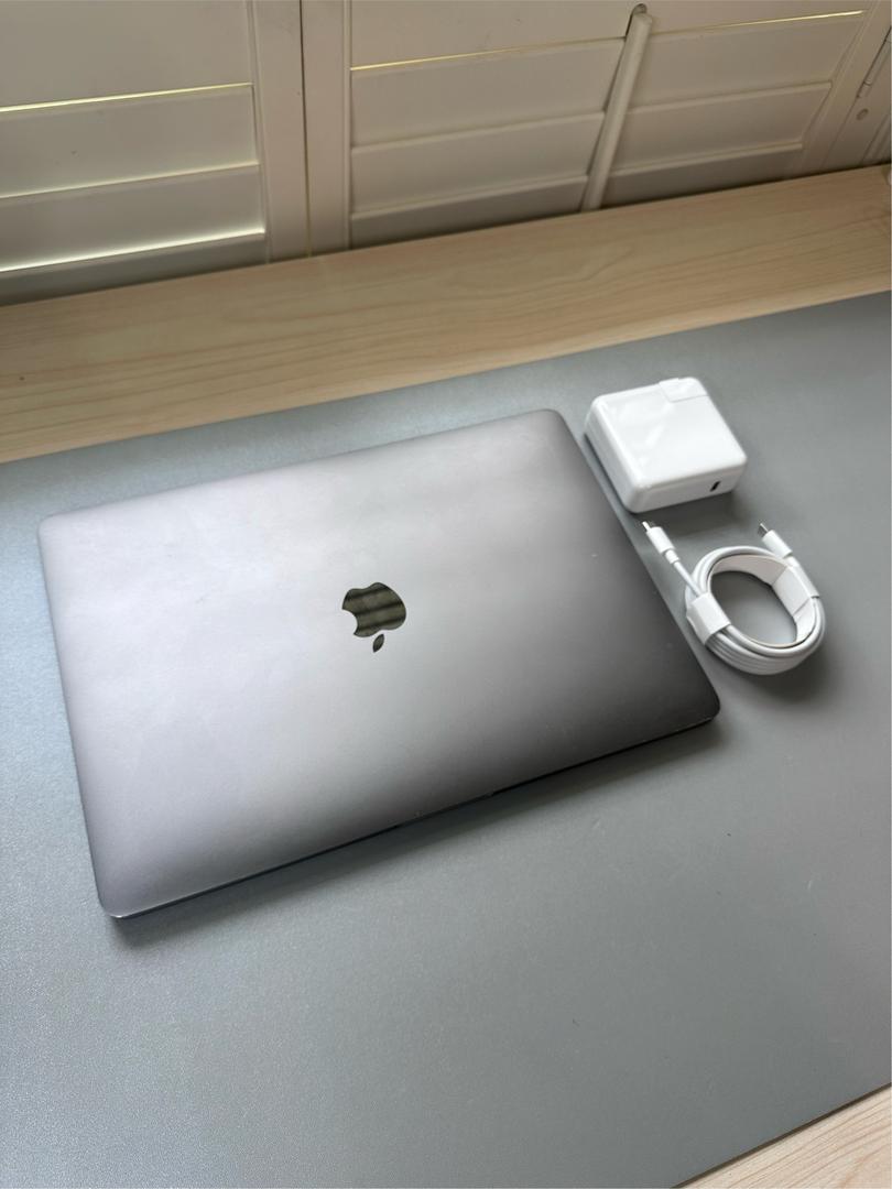 MacBook Pro 2017 (With Touch Bar) - 13", color Gray