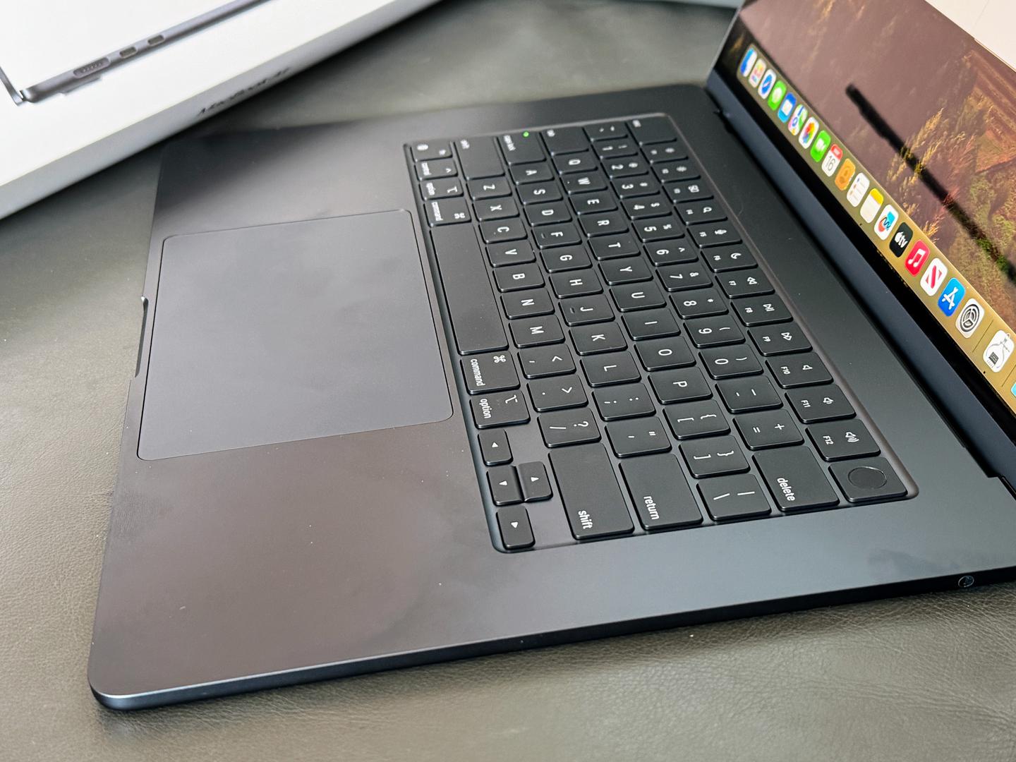 MacBook Air 2023 - 15", color Midnight