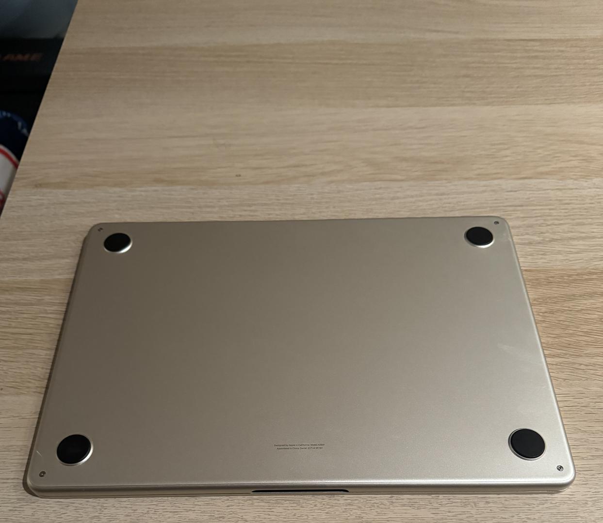 MacBook Air 2022 - 13", color Starlight