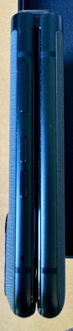 Motorola Razr (2023), color Sage