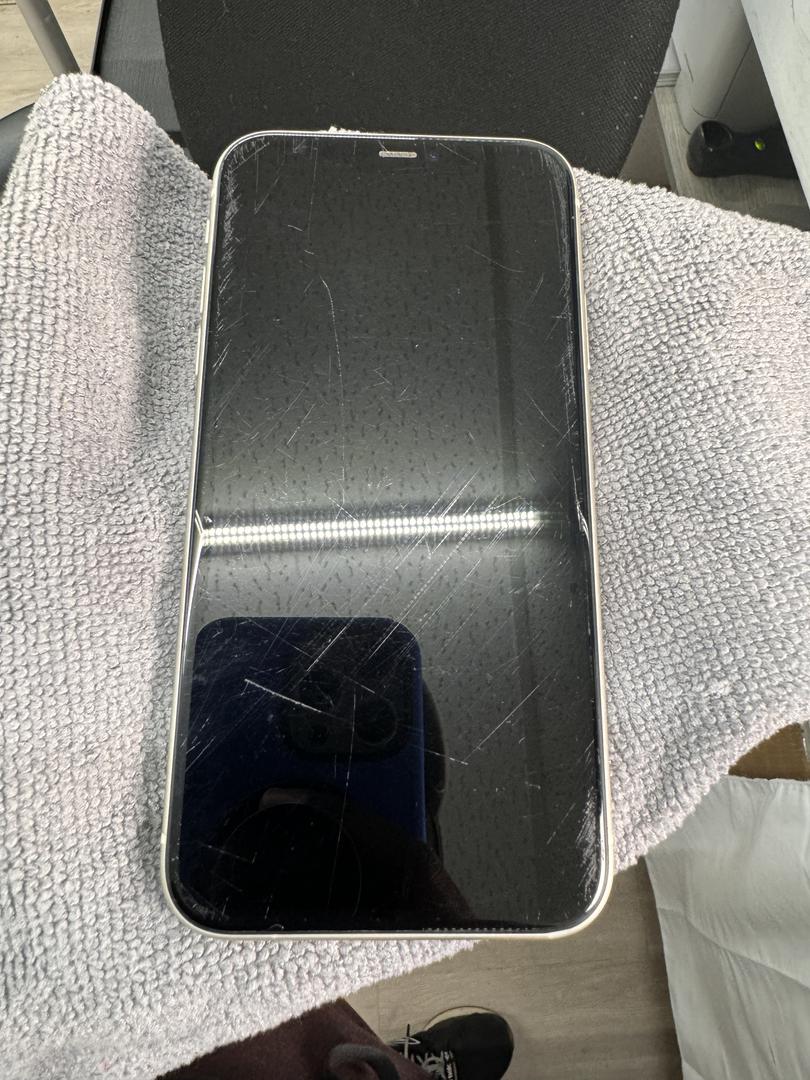 Apple iPhone 11, color White