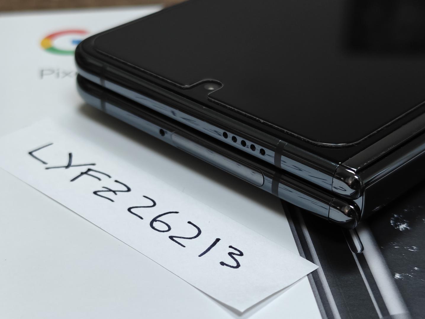 Google Pixel Fold, color Obsidian