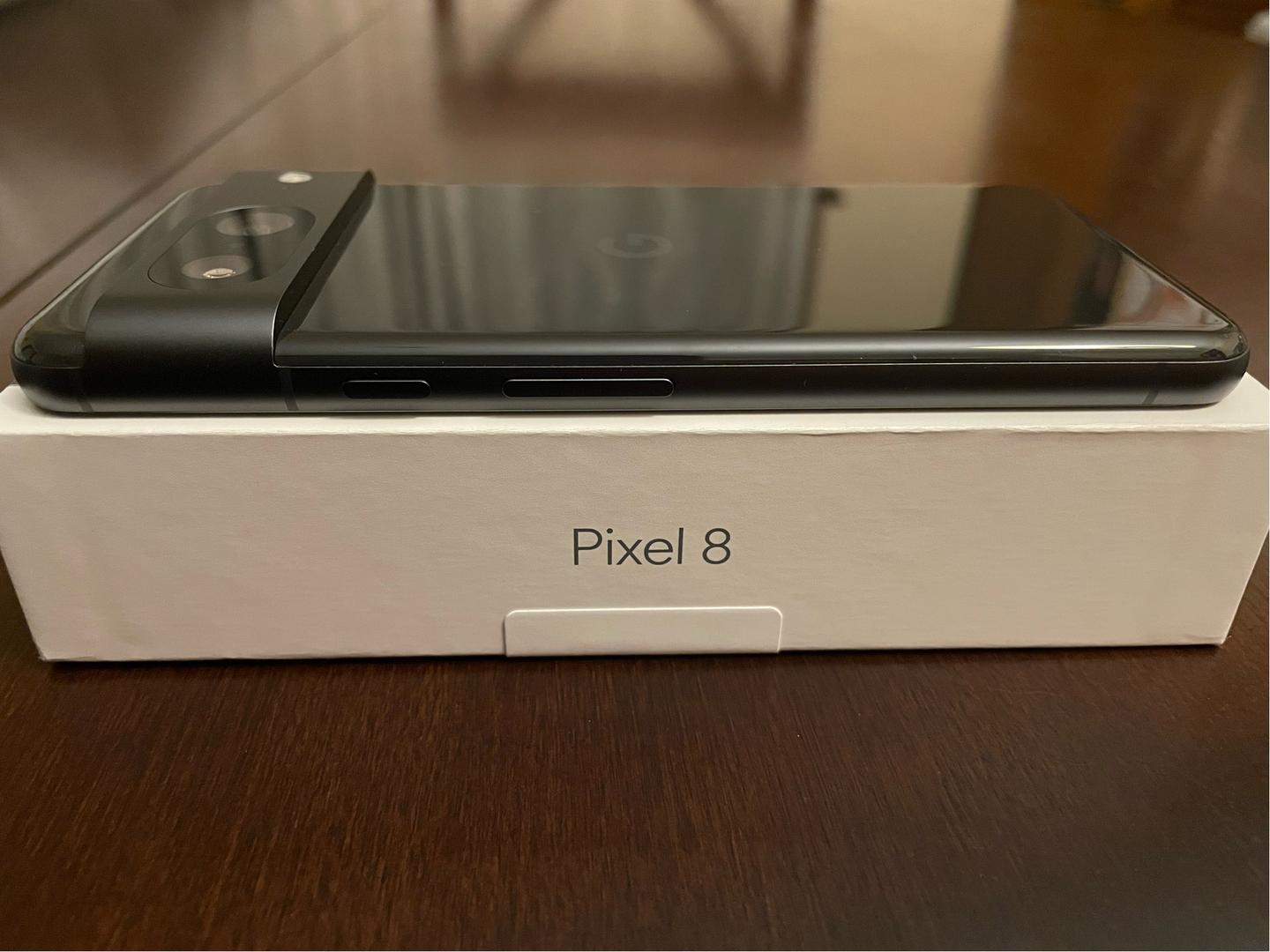 Google Pixel 8, color Obsidian