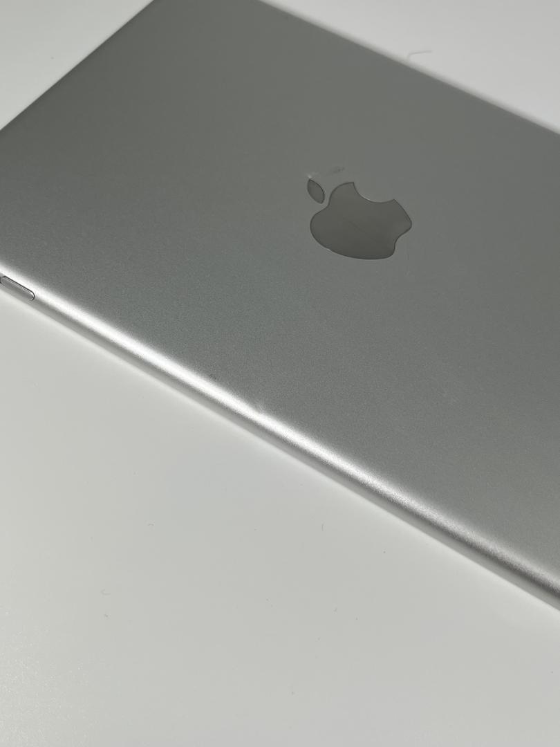 Apple iPad Mini 4, color Silver