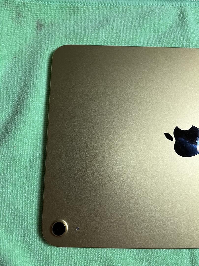 Apple iPad 10th Gen, color Yellow